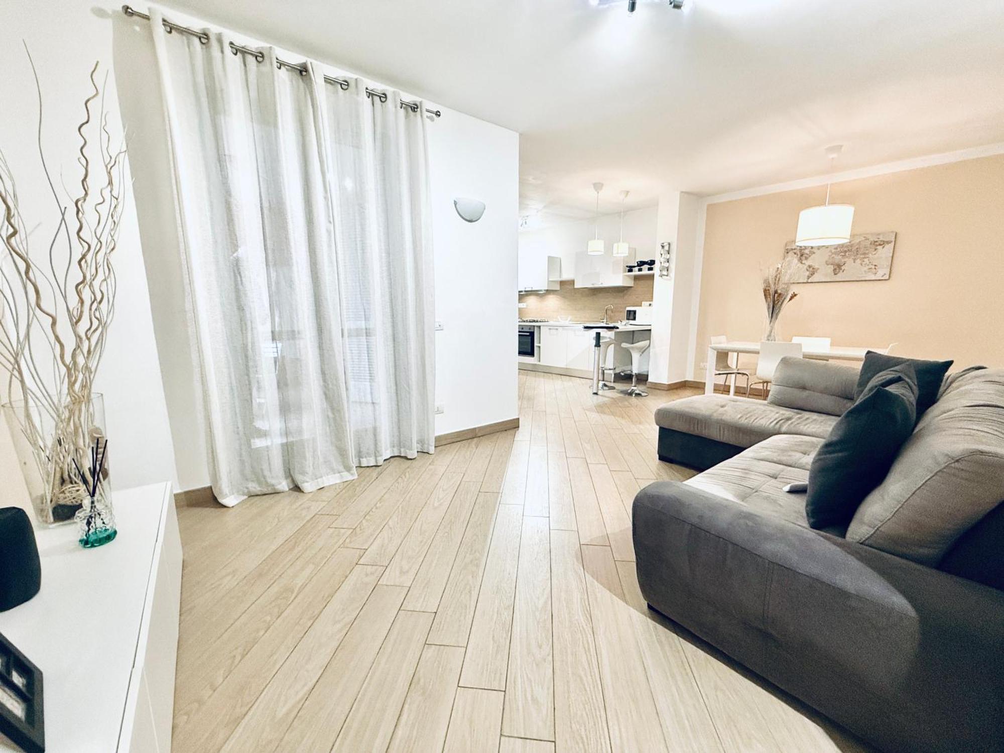 Comecasa Modern Apartment In Historical Centre Asti Luaran gambar