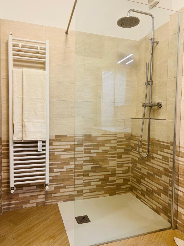 Comecasa Modern Apartment In Historical Centre Asti Luaran gambar